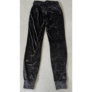 Se 2 Lululemon Ready to Crush High-Rise Velour Jogger *Full Length Black EUC